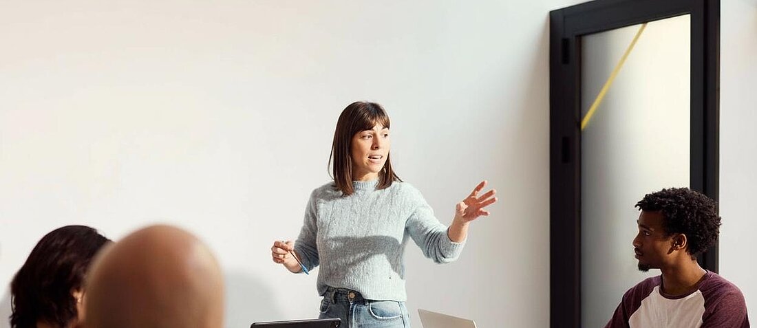 Dieses Bild führt zur Masterclass „Künstliche Intelligenz im Führungsalltag“